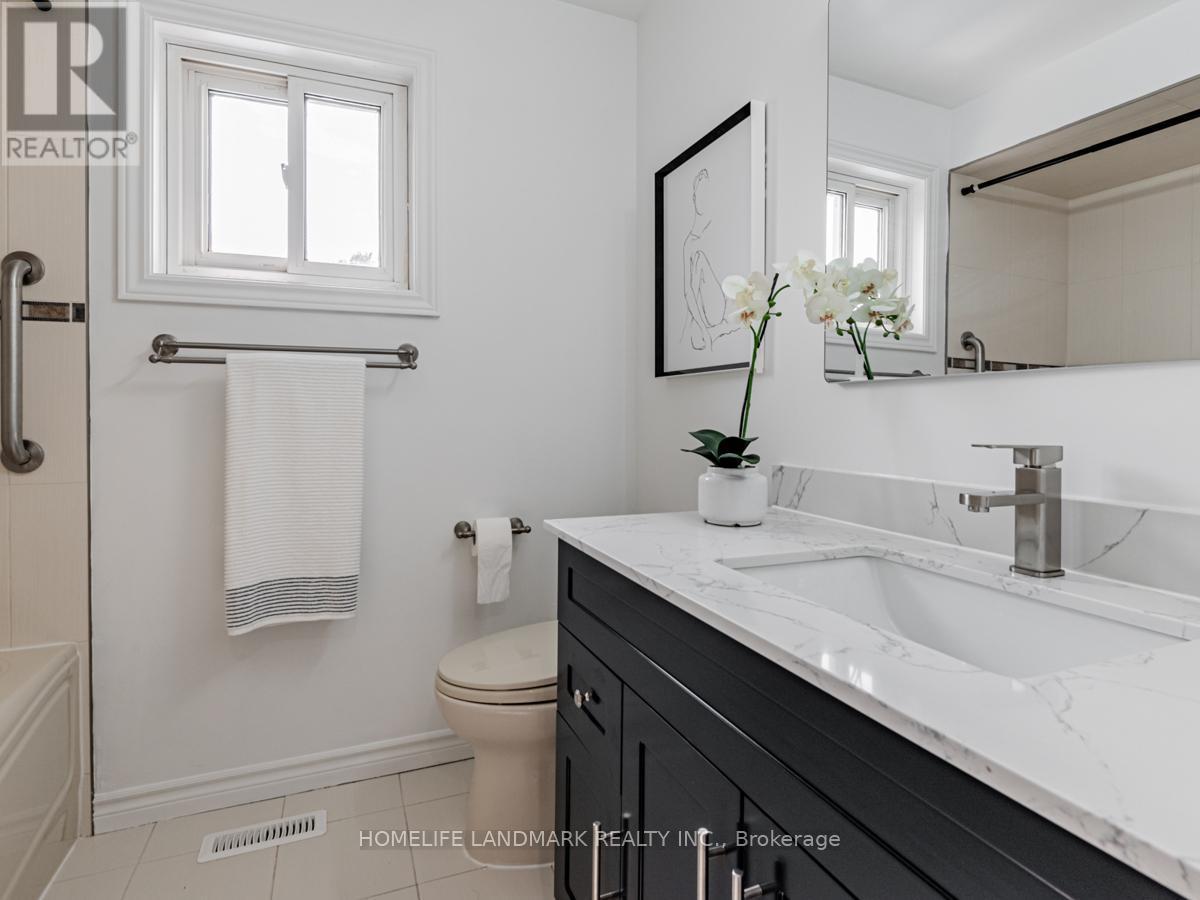 9 Eastman Crescent, Newmarket, ON - Indoor Photo Showing Bathroom