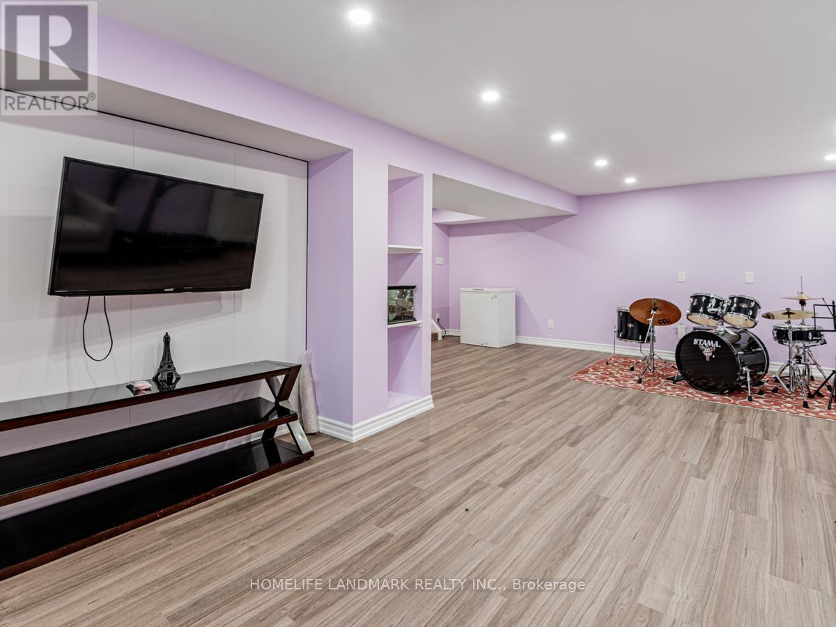 9 Eastman Crescent, Newmarket, ON - Indoor