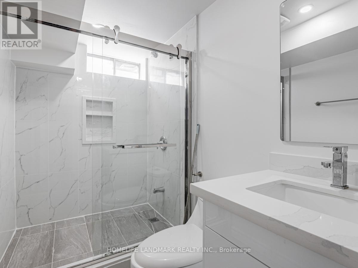 9 Eastman Crescent, Newmarket, ON - Indoor Photo Showing Bathroom