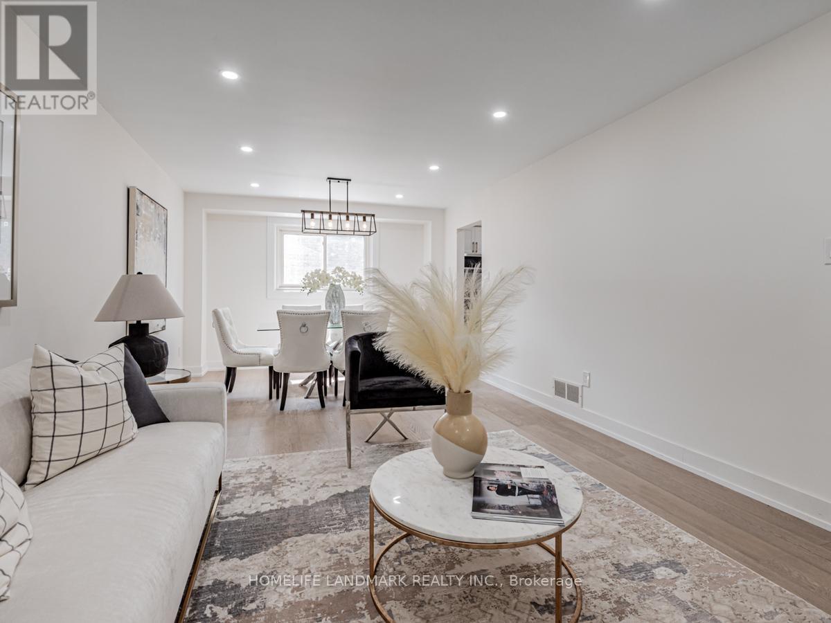 9 Eastman Crescent, Newmarket, ON - Indoor Photo Showing Living Room