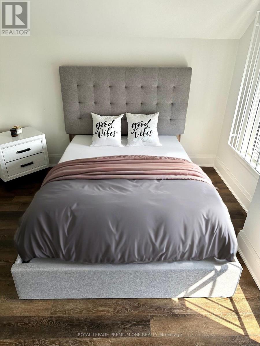 Upper - 10496 Islington Avenue, Vaughan, ON