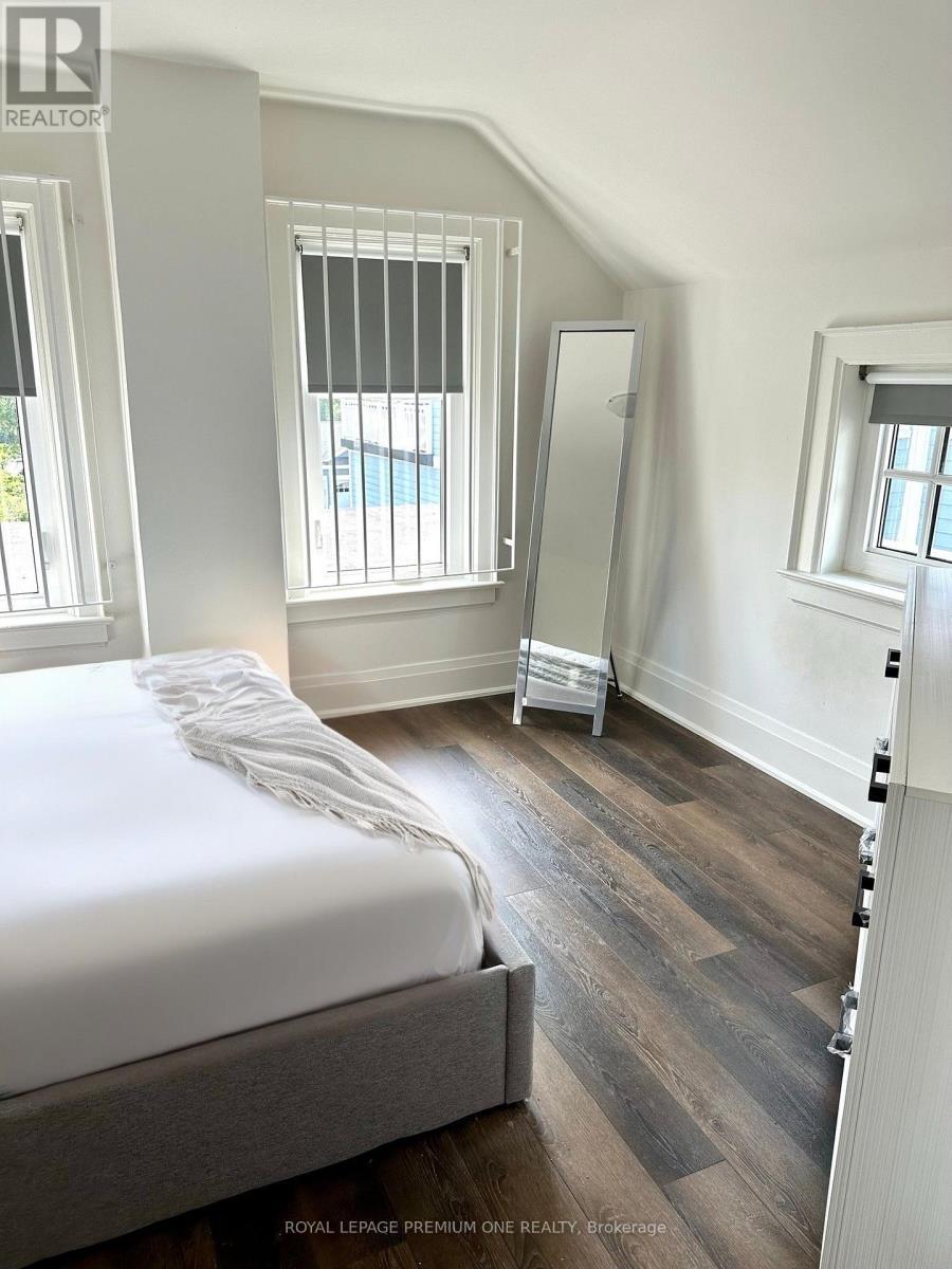 Upper - 10496 Islington Avenue, Vaughan, ON