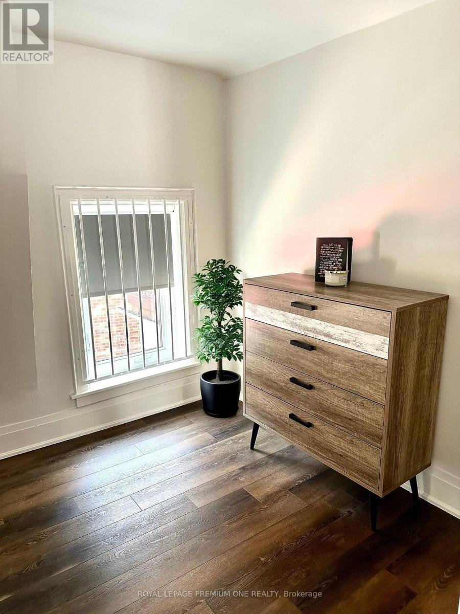 Upper - 10496 Islington Avenue, Vaughan, ON