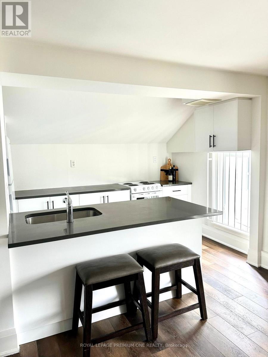 Upper - 10496 Islington Avenue, Vaughan, ON