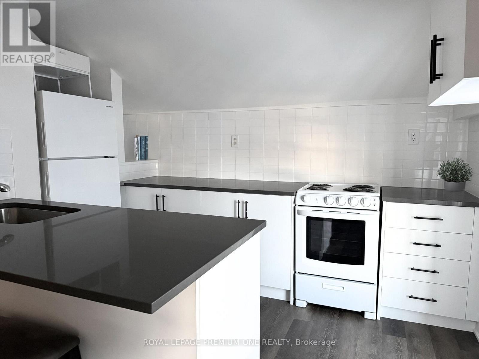 Upper - 10496 Islington Avenue, Vaughan, ON