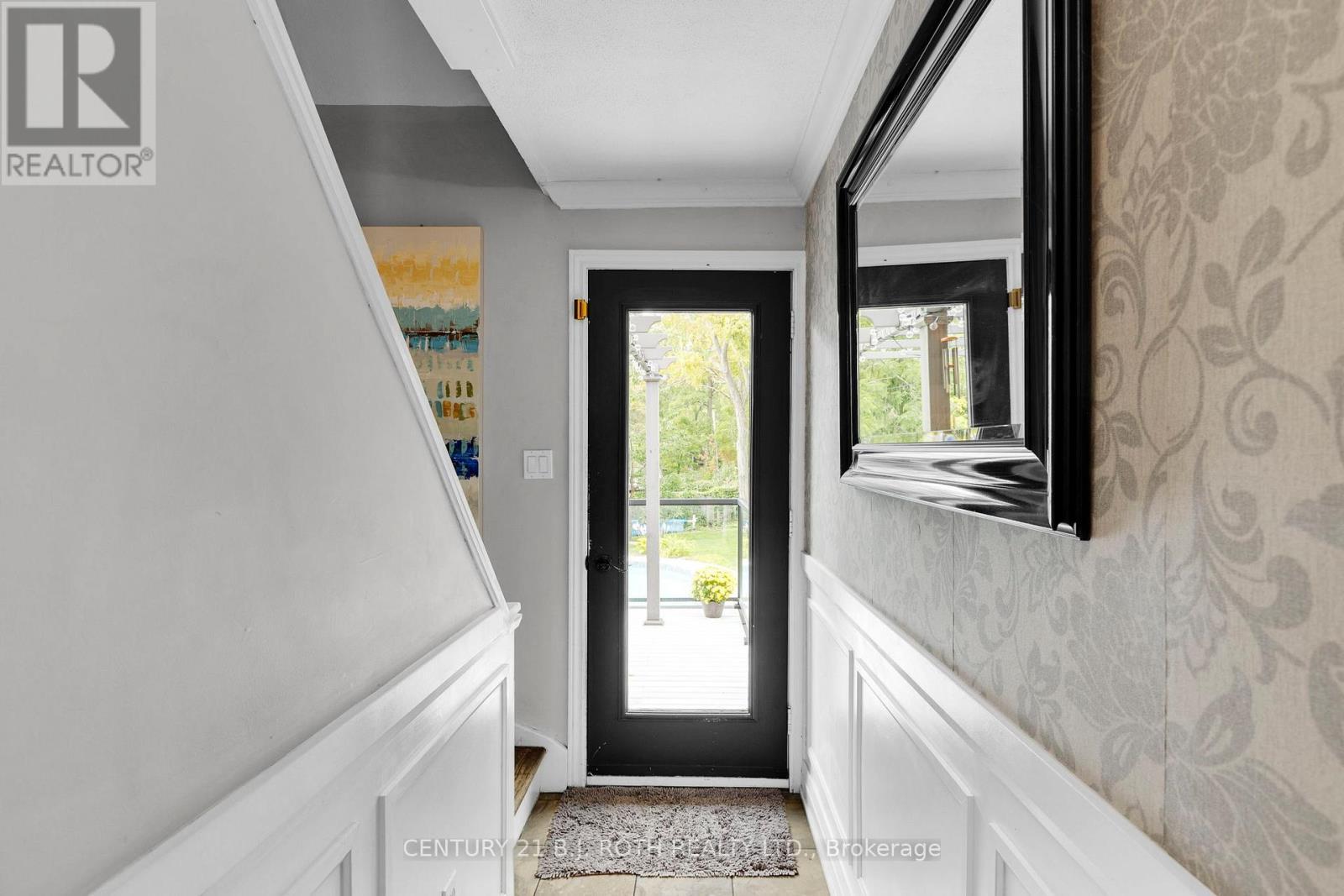 14 St Vincent Street, Barrie, ON - Indoor