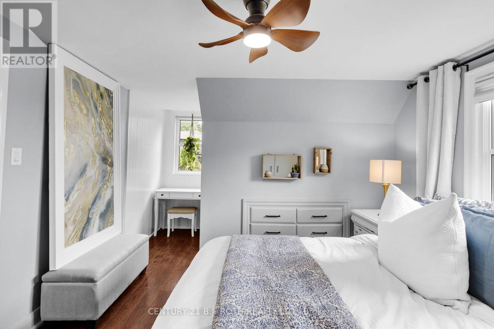 14 St Vincent Street, Barrie, ON - Indoor Photo Showing Bedroom