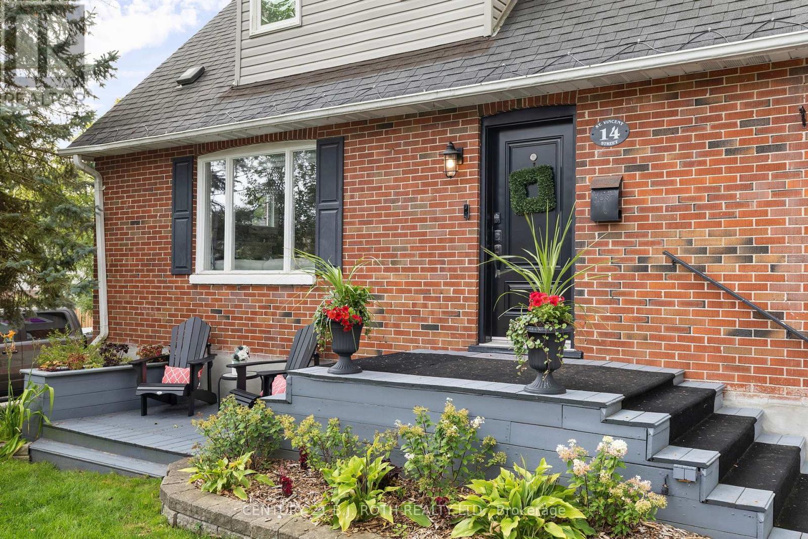 14 St Vincent Street, Barrie, ON - Outdoor With Exterior