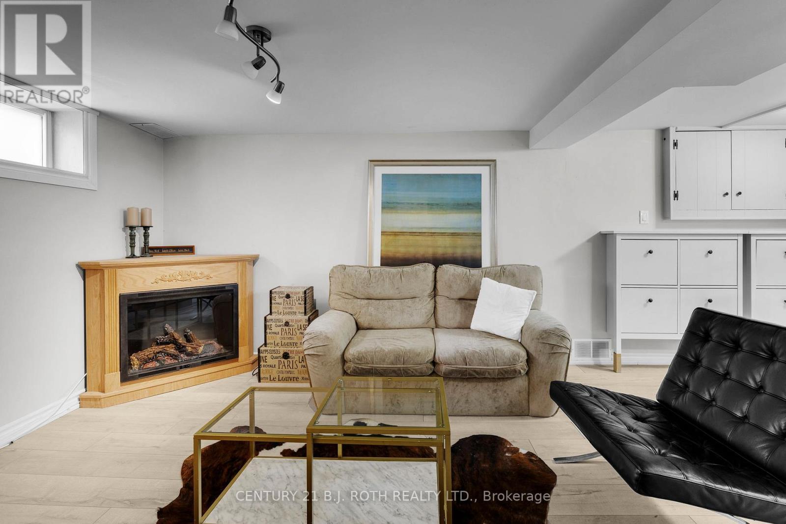 14 St Vincent Street, Barrie, ON - Indoor Photo Showing Living Room With Fireplace