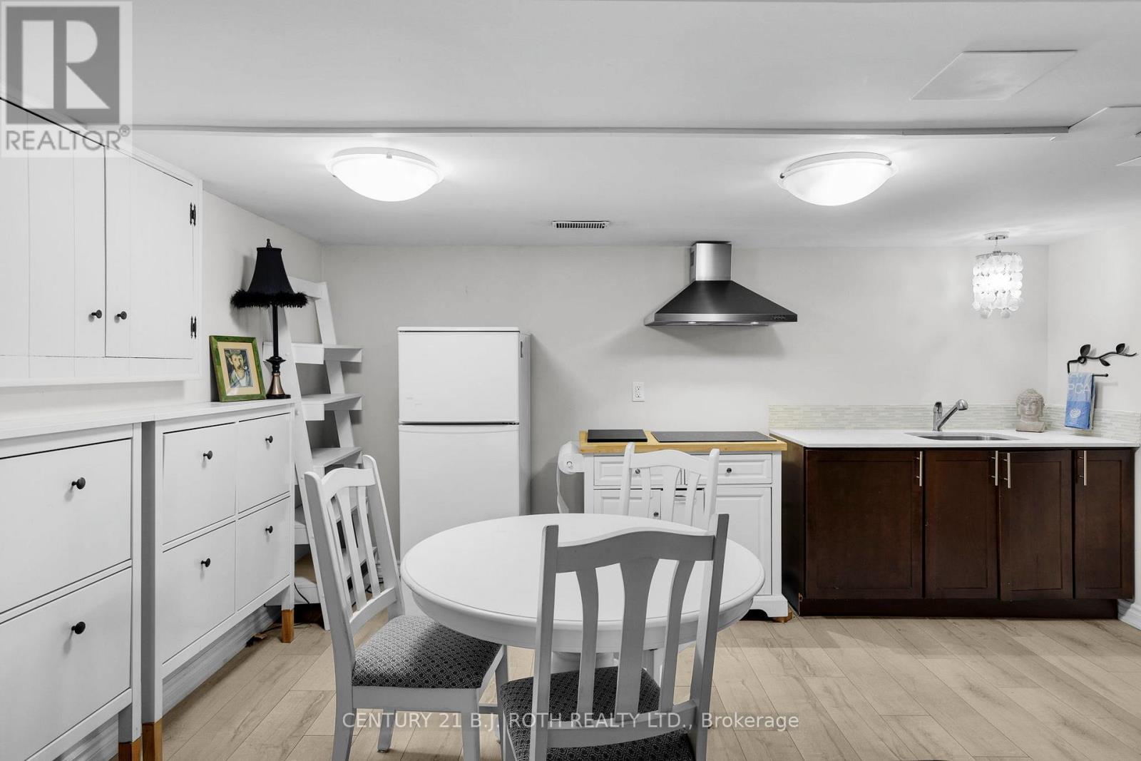 14 St Vincent Street, Barrie, ON - Indoor