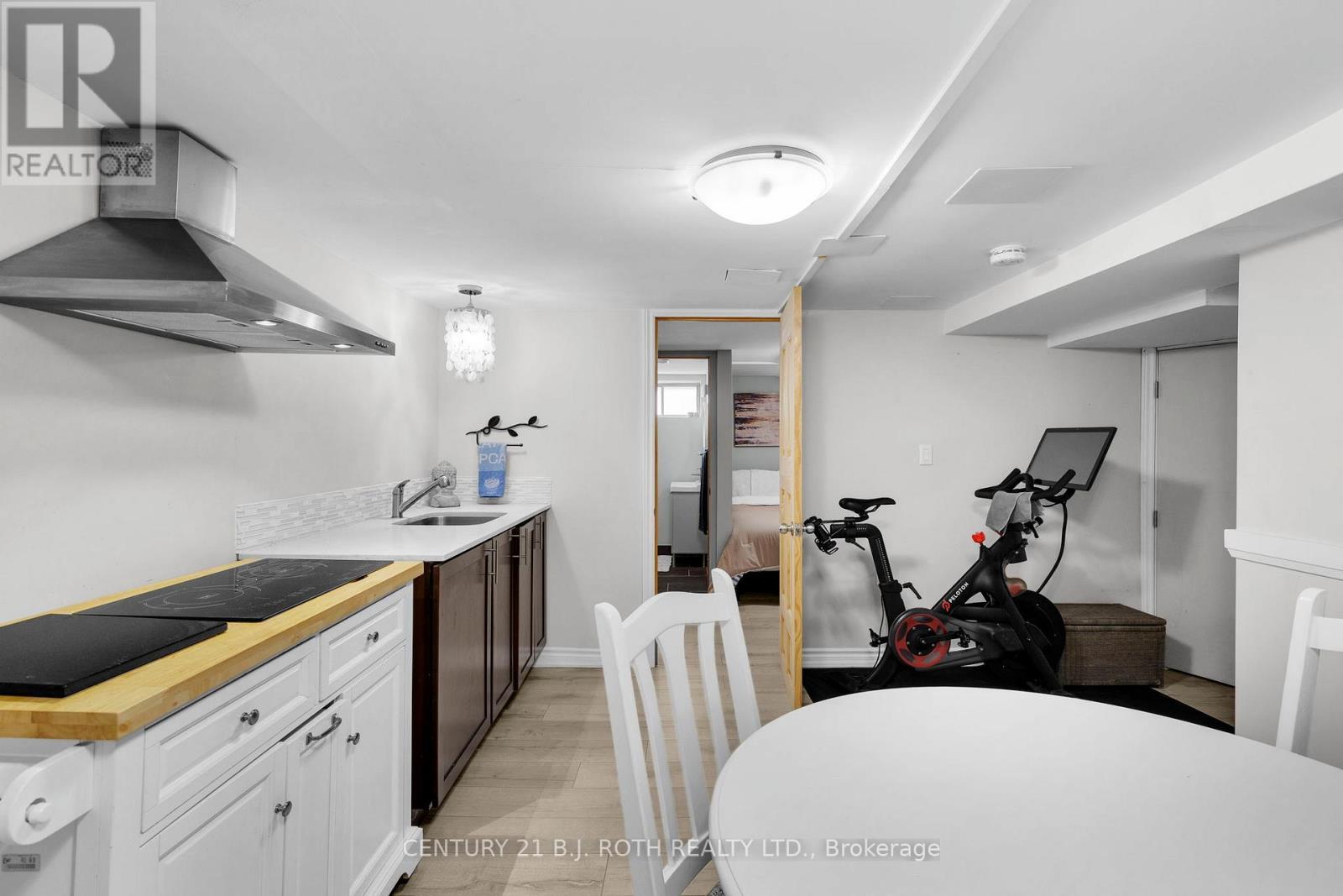 14 St Vincent Street, Barrie, ON - Indoor Photo Showing Kitchen