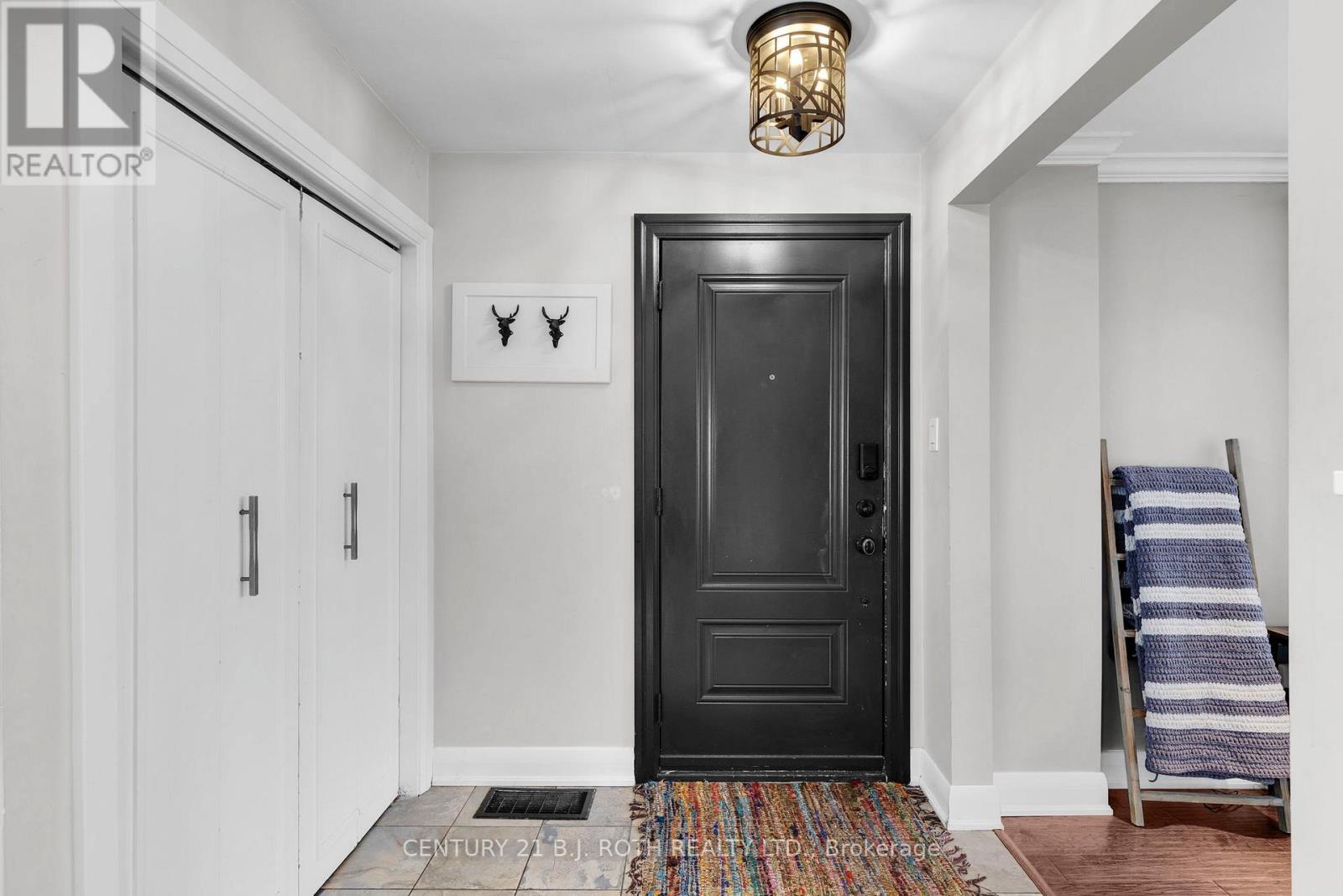 14 St Vincent Street, Barrie, ON - Indoor Photo Showing Other Room