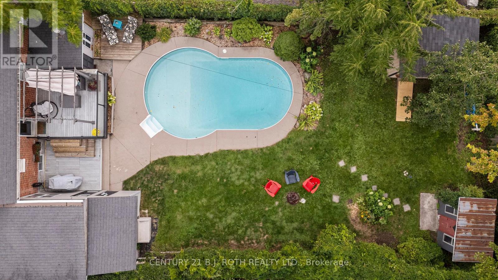 14 St Vincent Street, Barrie, ON - Outdoor With In Ground Pool