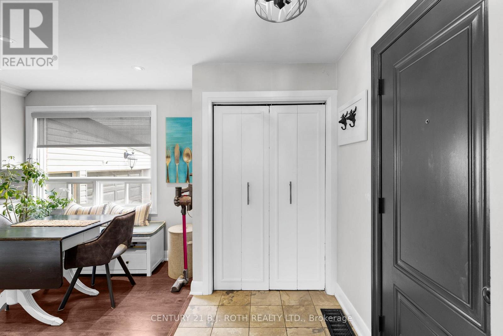 14 St Vincent Street, Barrie, ON - Indoor