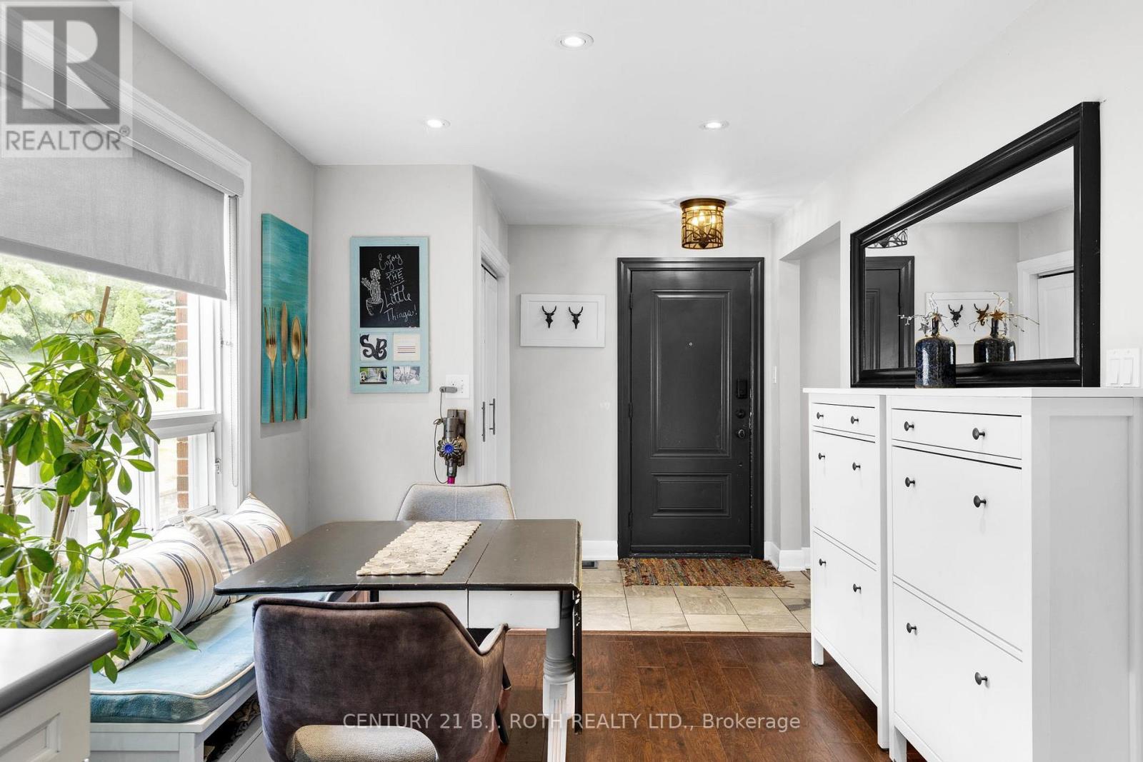 14 St Vincent Street, Barrie, ON - Indoor Photo Showing Dining Room
