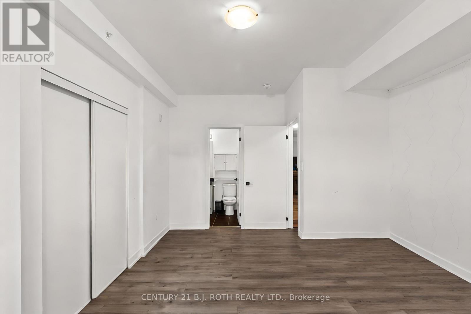 117 - 4 Spice Way, Barrie, ON - Indoor Photo Showing Other Room