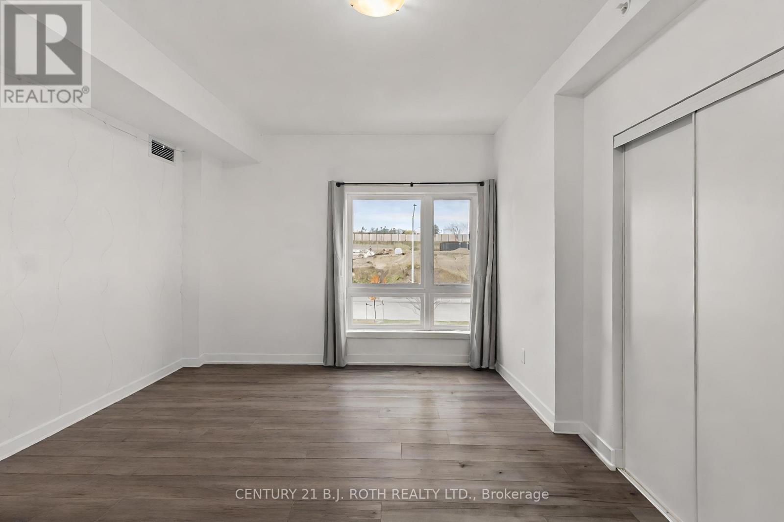 117 - 4 Spice Way, Barrie, ON - Indoor Photo Showing Other Room