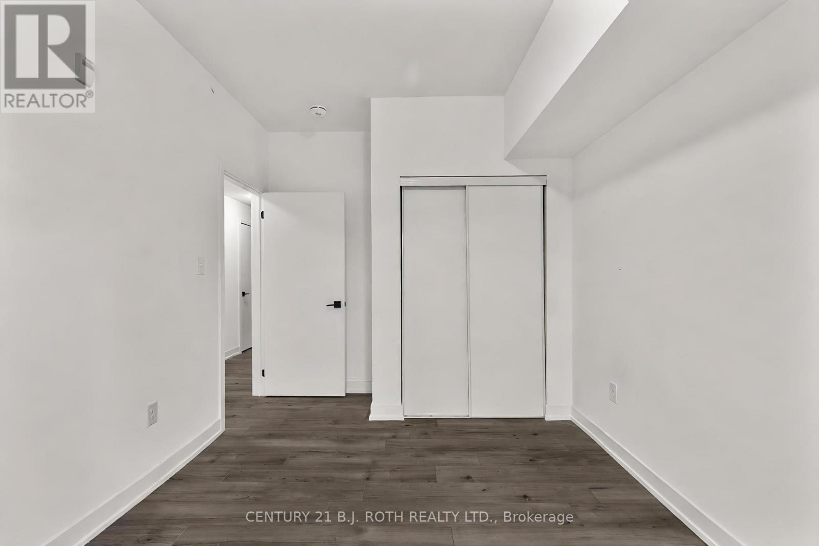 117 - 4 Spice Way, Barrie, ON - Indoor Photo Showing Other Room