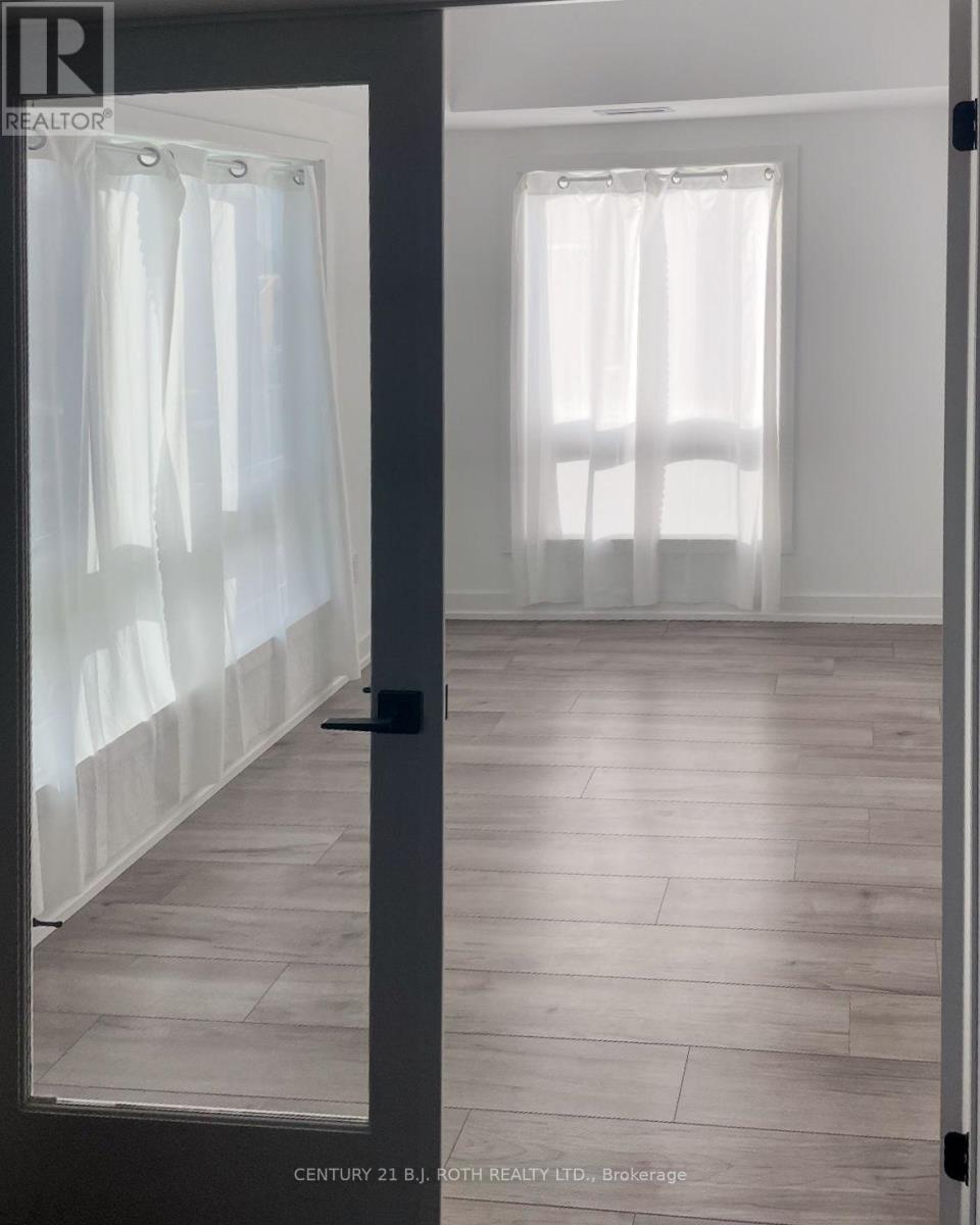 117 - 4 Spice Way, Barrie, ON - Indoor Photo Showing Other Room