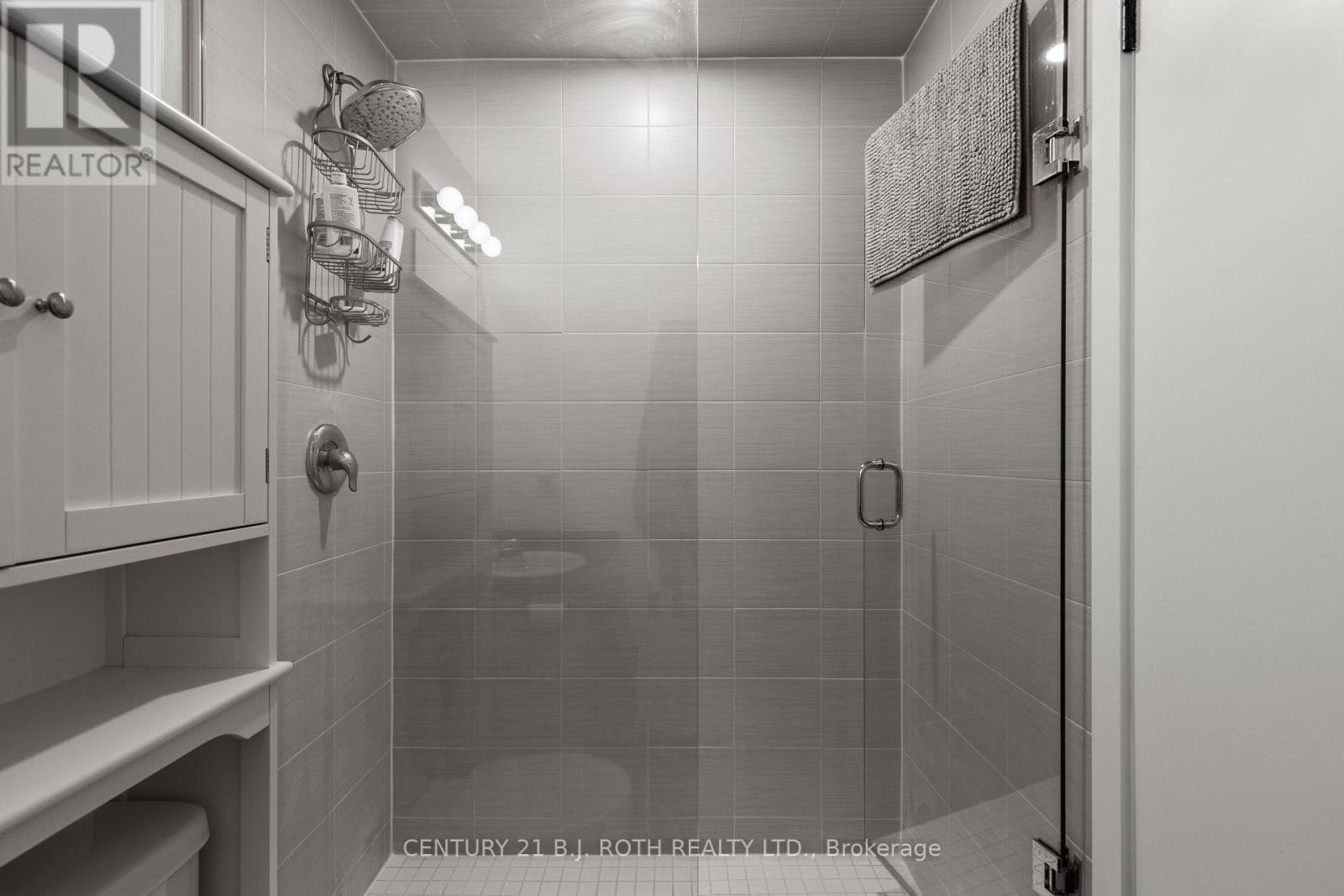 117 - 4 Spice Way, Barrie, ON - Indoor Photo Showing Bathroom