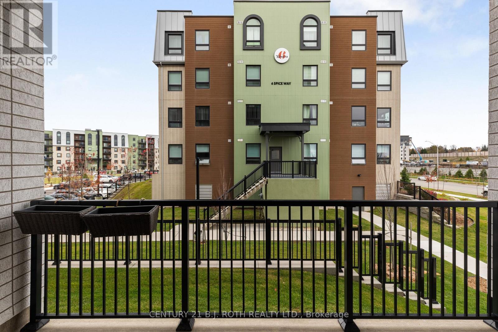 117 - 4 Spice Way, Barrie, ON - Outdoor