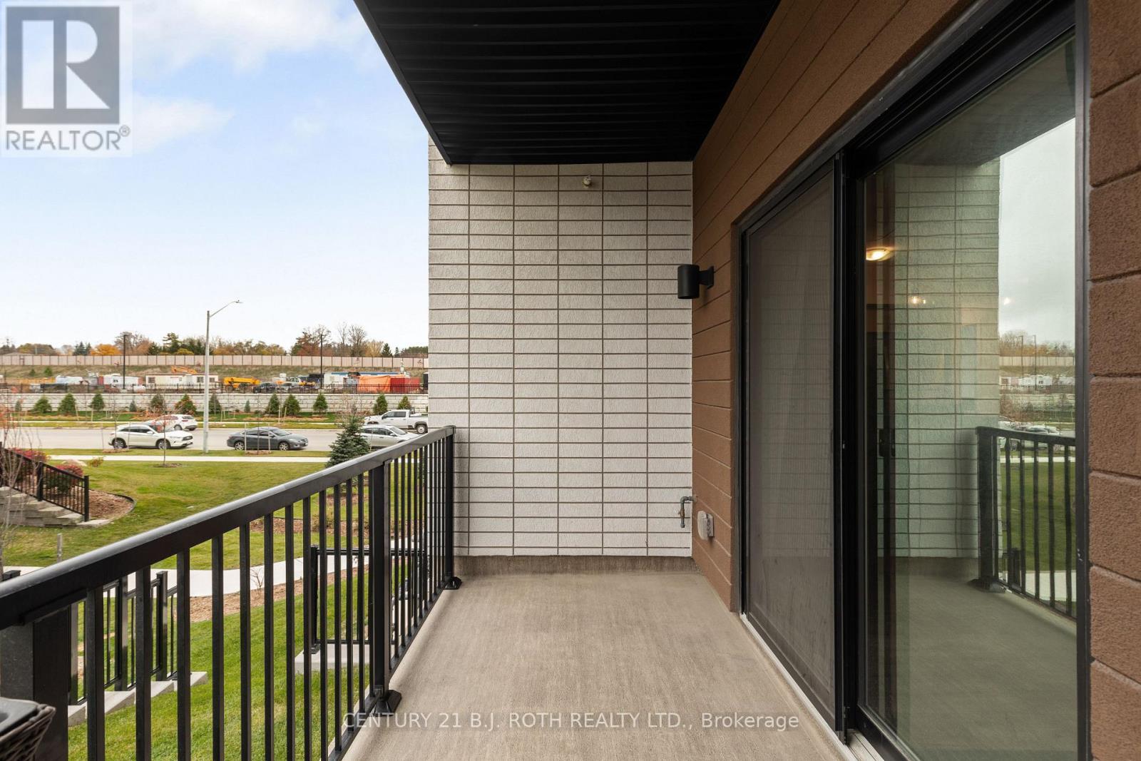 117 - 4 Spice Way, Barrie, ON - Outdoor With Balcony With Exterior