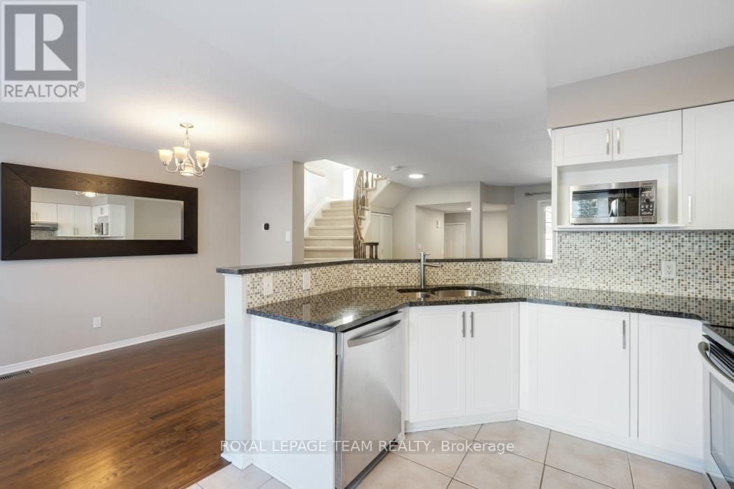 13 Grammercy Park, Ottawa, ON - Indoor Photo Showing Kitchen