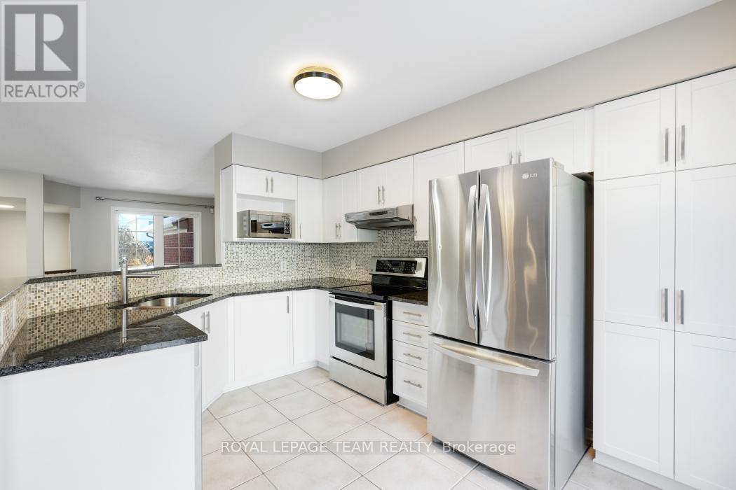 13 Grammercy Park, Ottawa, ON - Indoor Photo Showing Kitchen With Upgraded Kitchen