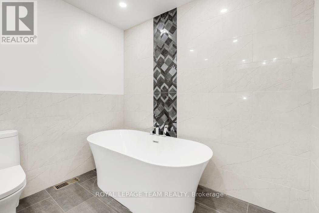 13 Grammercy Park, Ottawa, ON - Indoor Photo Showing Bathroom