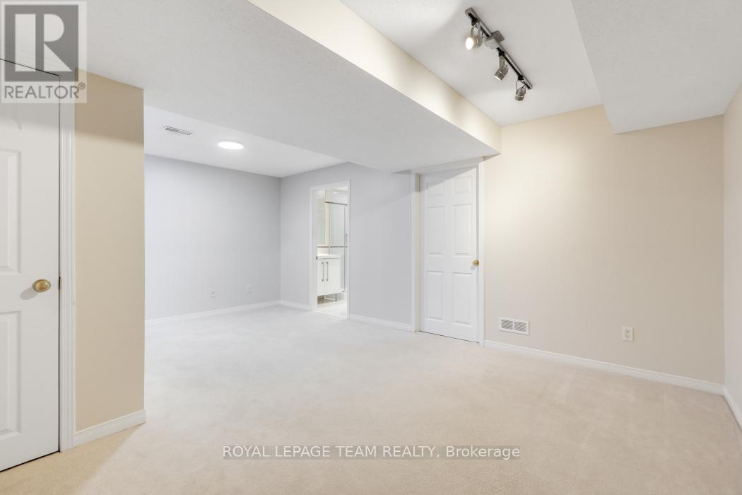 13 Grammercy Park, Ottawa, ON - Indoor Photo Showing Other Room