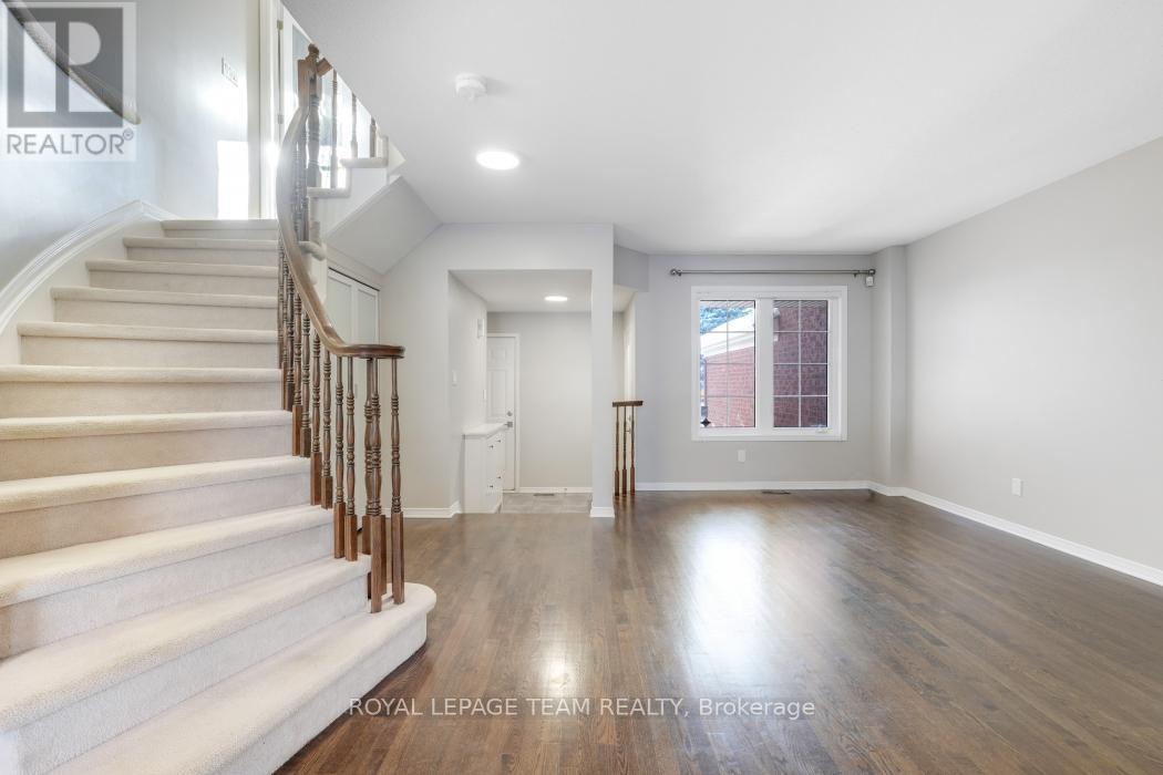 13 Grammercy Park, Ottawa, ON - Indoor Photo Showing Other Room