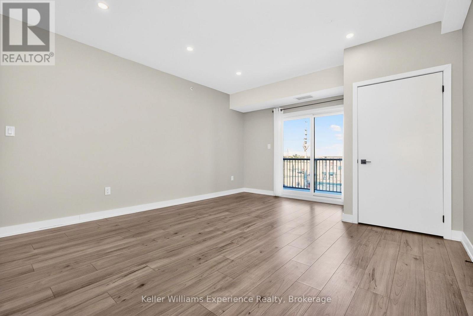 216 - 4 Spice Way, Barrie, ON - Indoor Photo Showing Other Room