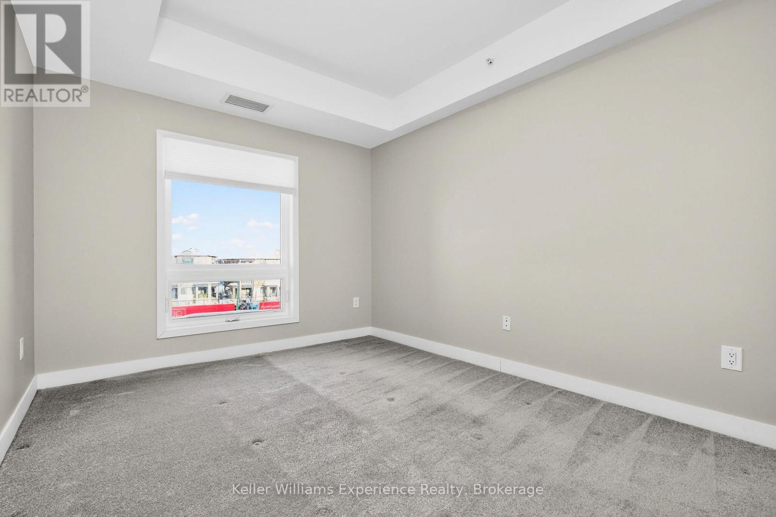 216 - 4 Spice Way, Barrie, ON - Indoor Photo Showing Other Room