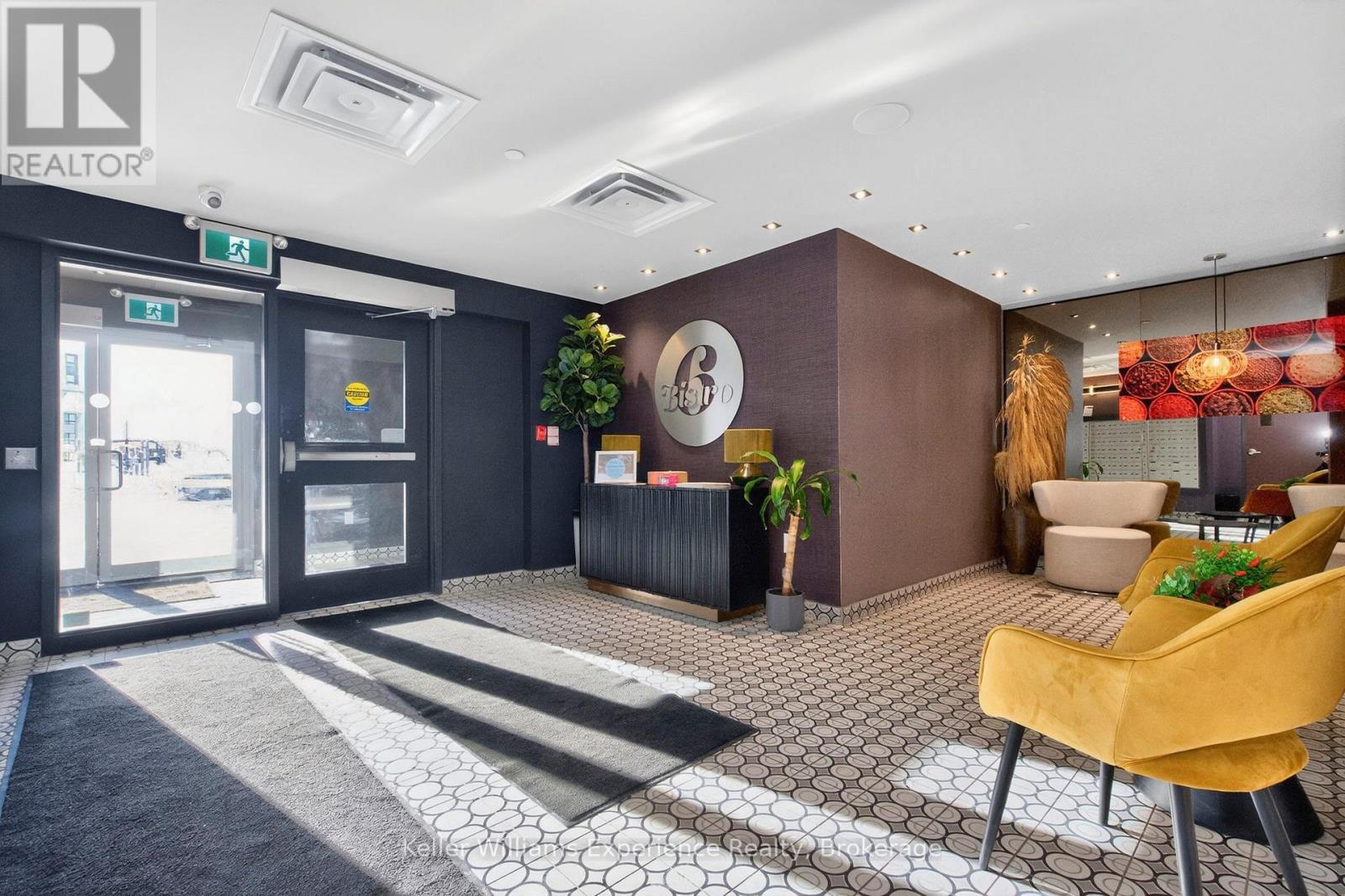 216 - 4 Spice Way, Barrie, ON - Indoor Photo Showing Other Room