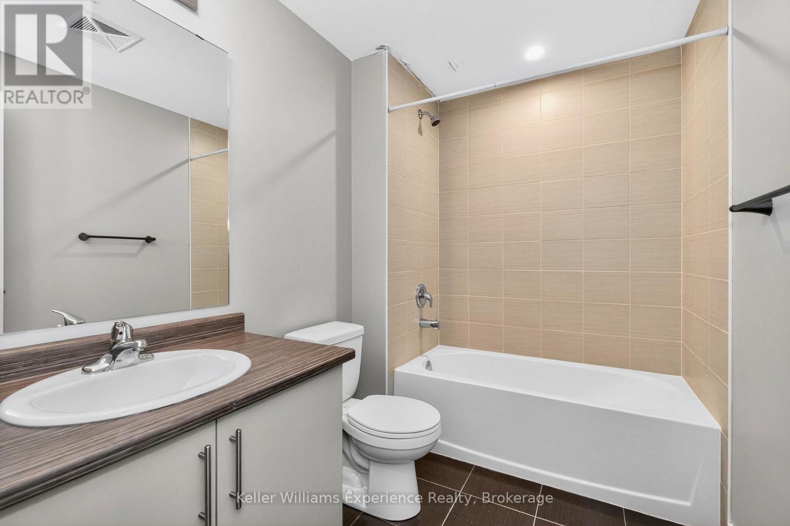 216 - 4 Spice Way, Barrie, ON - Indoor Photo Showing Bathroom