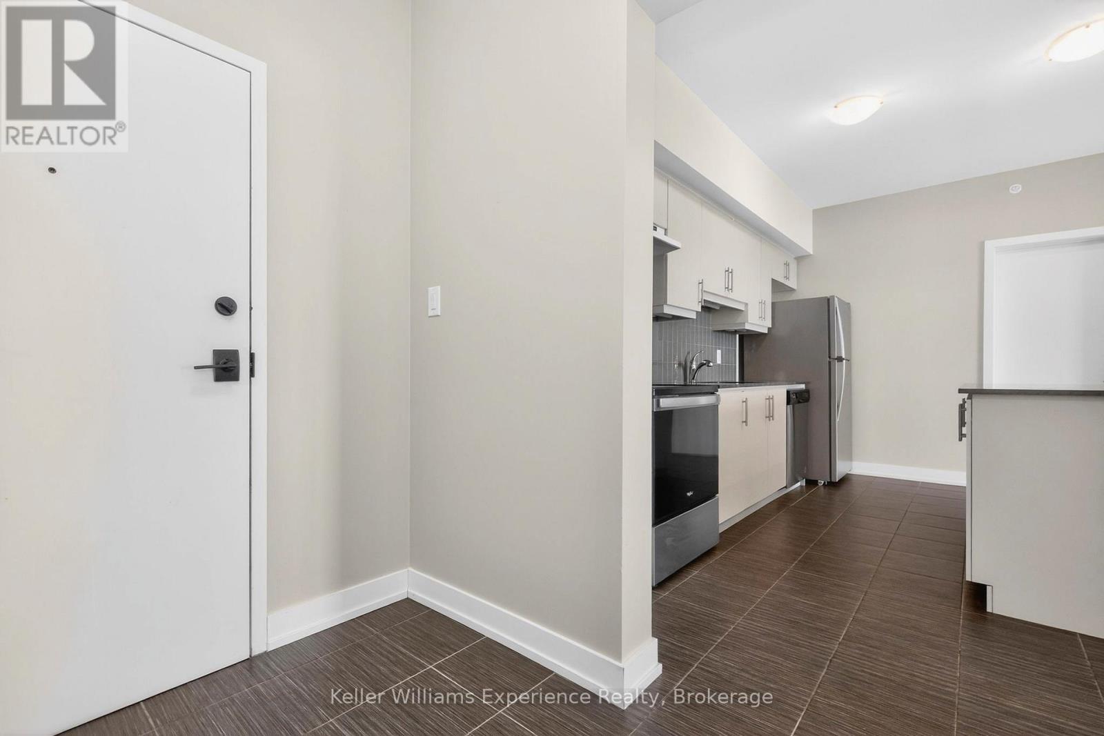 216 - 4 Spice Way, Barrie, ON - Indoor Photo Showing Kitchen