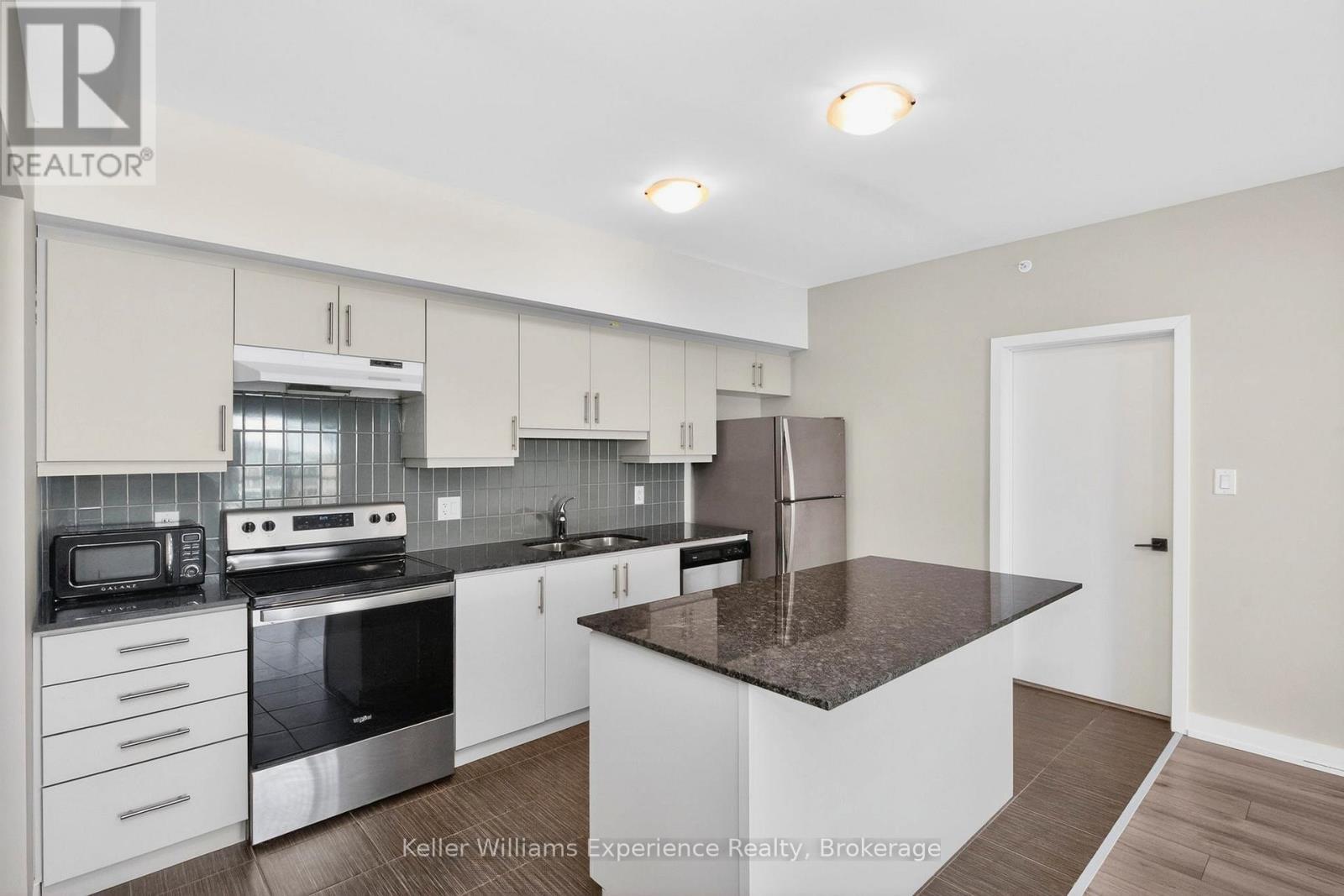 216 - 4 Spice Way, Barrie, ON - Indoor Photo Showing Kitchen With Stainless Steel Kitchen With Double Sink With Upgraded Kitchen