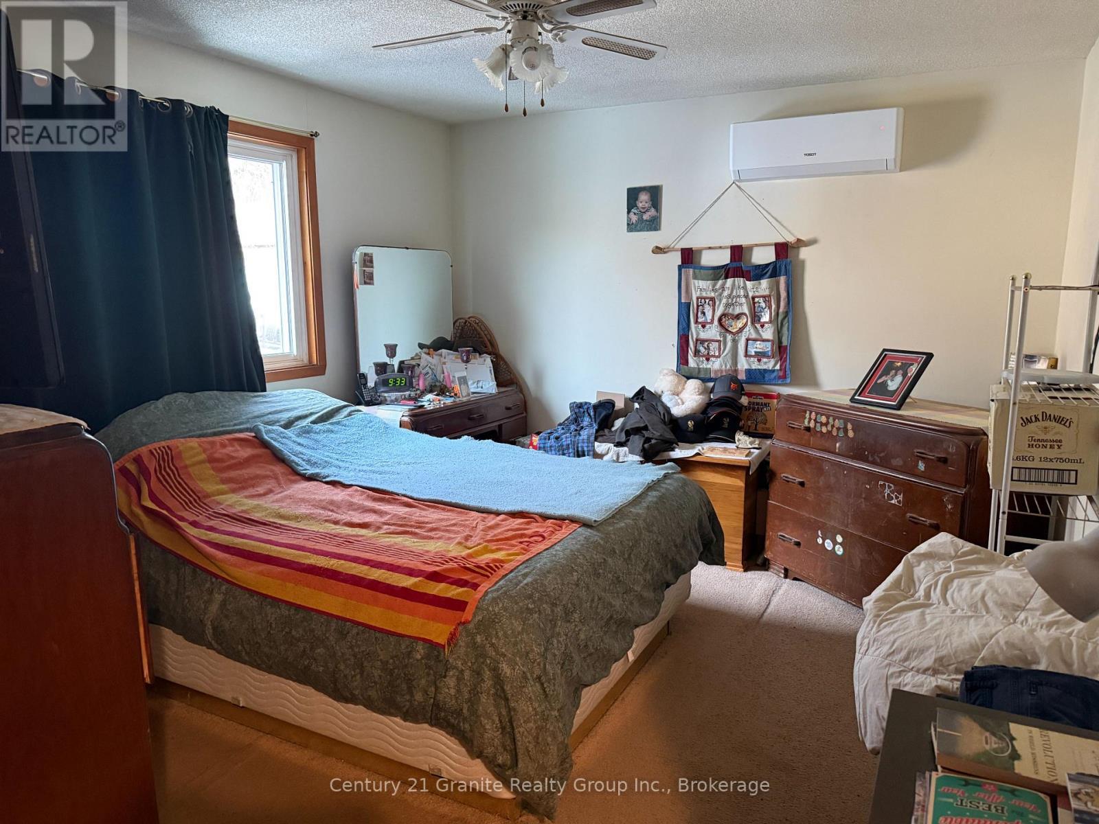 1028 Crabbe Lane, Dysart Et Al (Guilford), ON - Indoor Photo Showing Bedroom