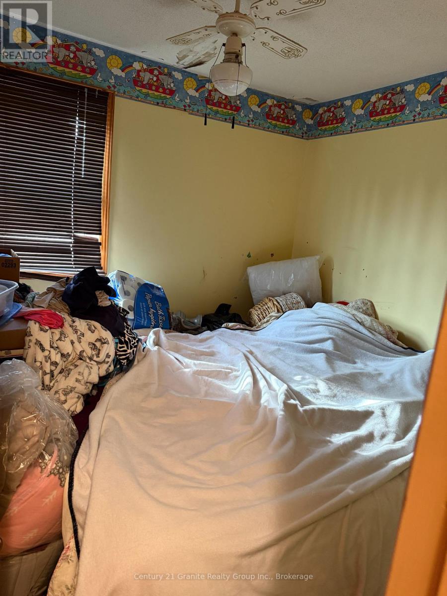 1028 Crabbe Lane, Dysart Et Al (Guilford), ON - Indoor Photo Showing Bedroom