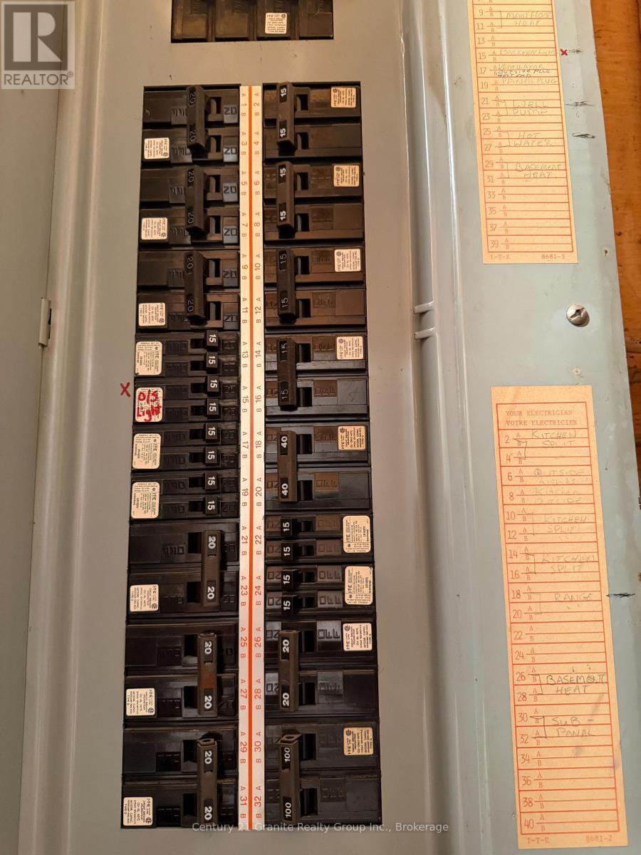 1028 Crabbe Lane, Dysart Et Al (Guilford), ON - Indoor Photo Showing Other Room