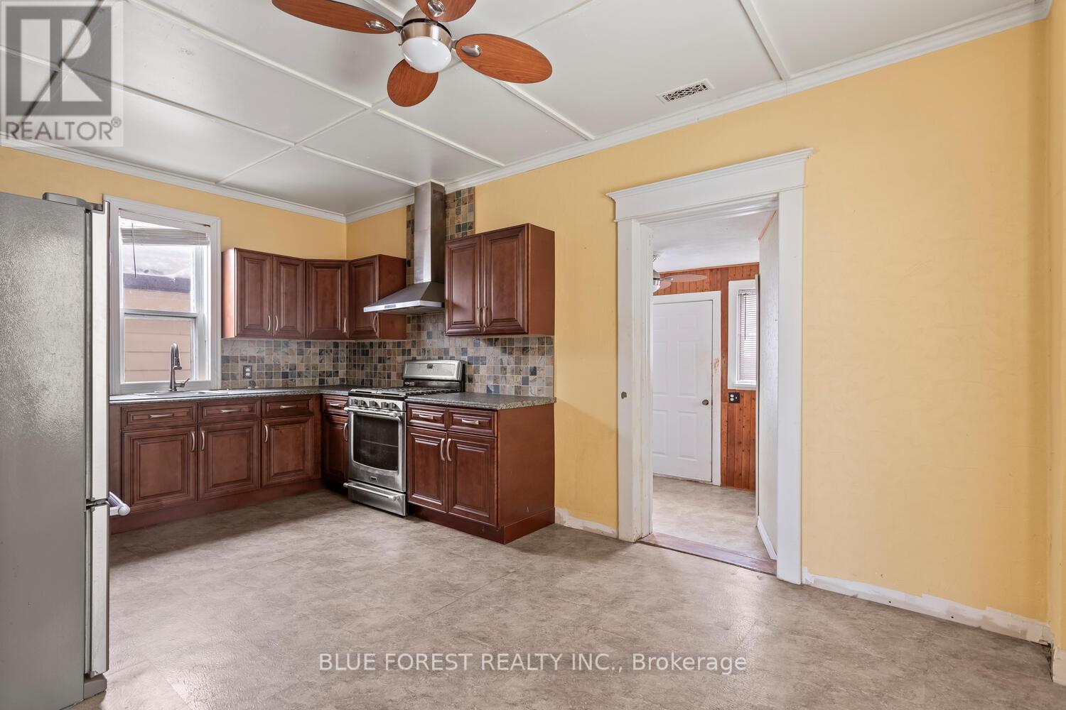 392 Spruce Street, London East (East H), ON - Indoor Photo Showing Kitchen
