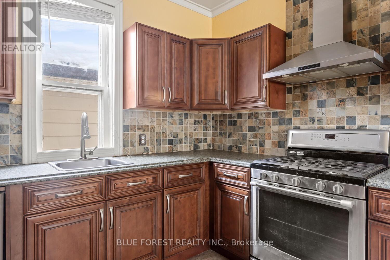 392 Spruce Street, London East (East H), ON - Indoor Photo Showing Kitchen