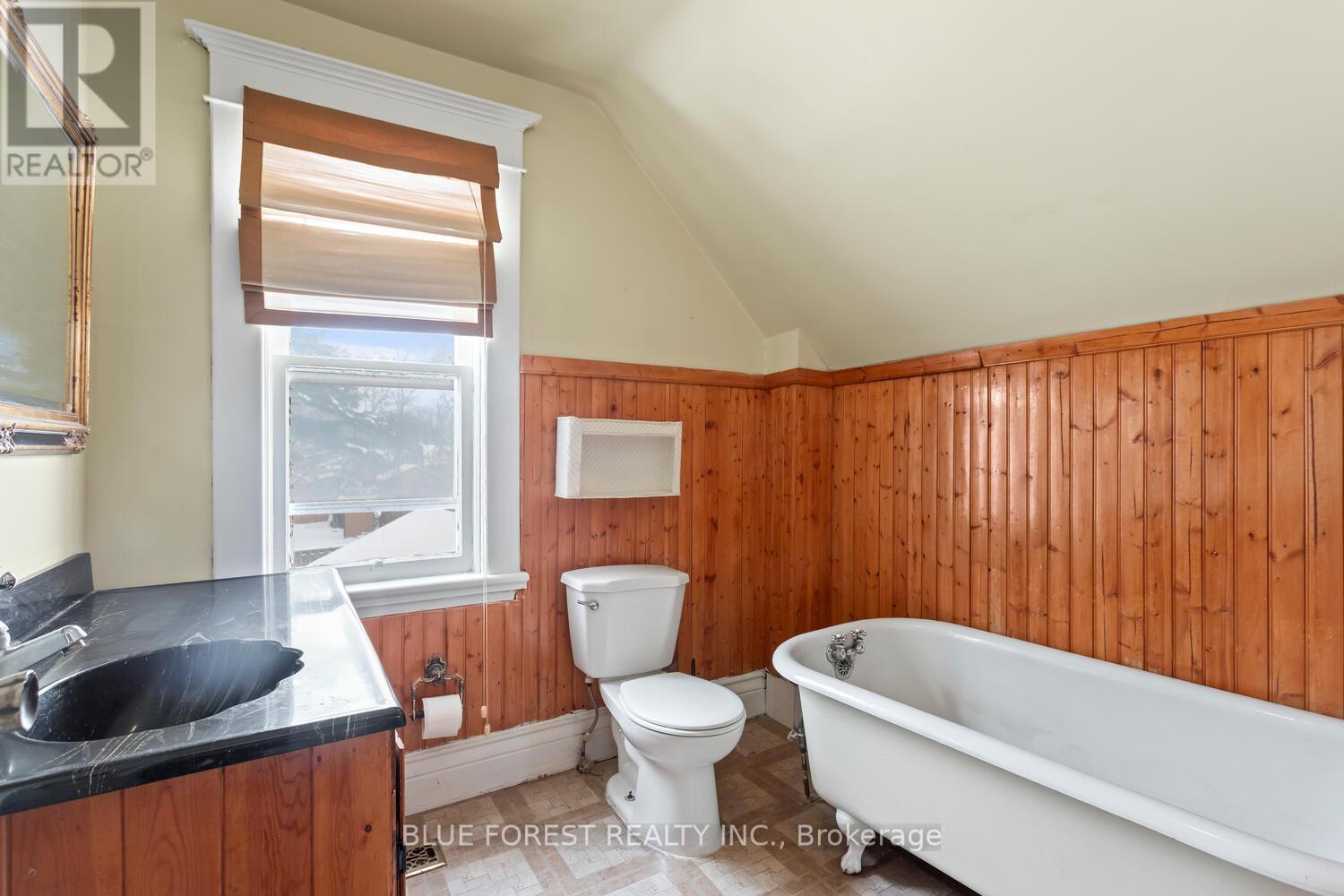 392 Spruce Street, London East (East H), ON - Indoor Photo Showing Bathroom