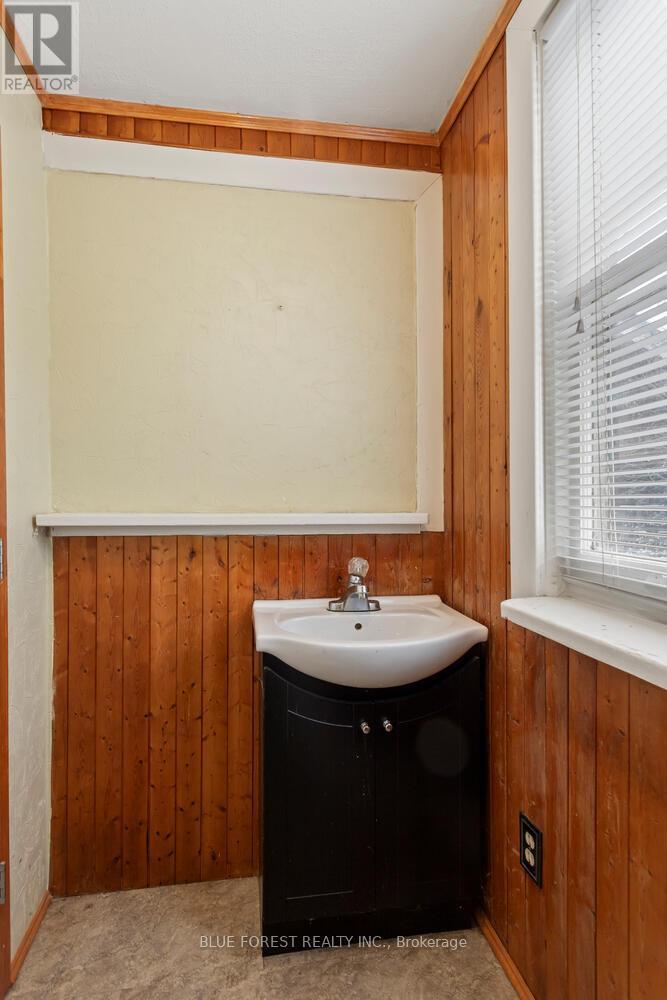392 Spruce Street, London East (East H), ON - Indoor Photo Showing Bathroom