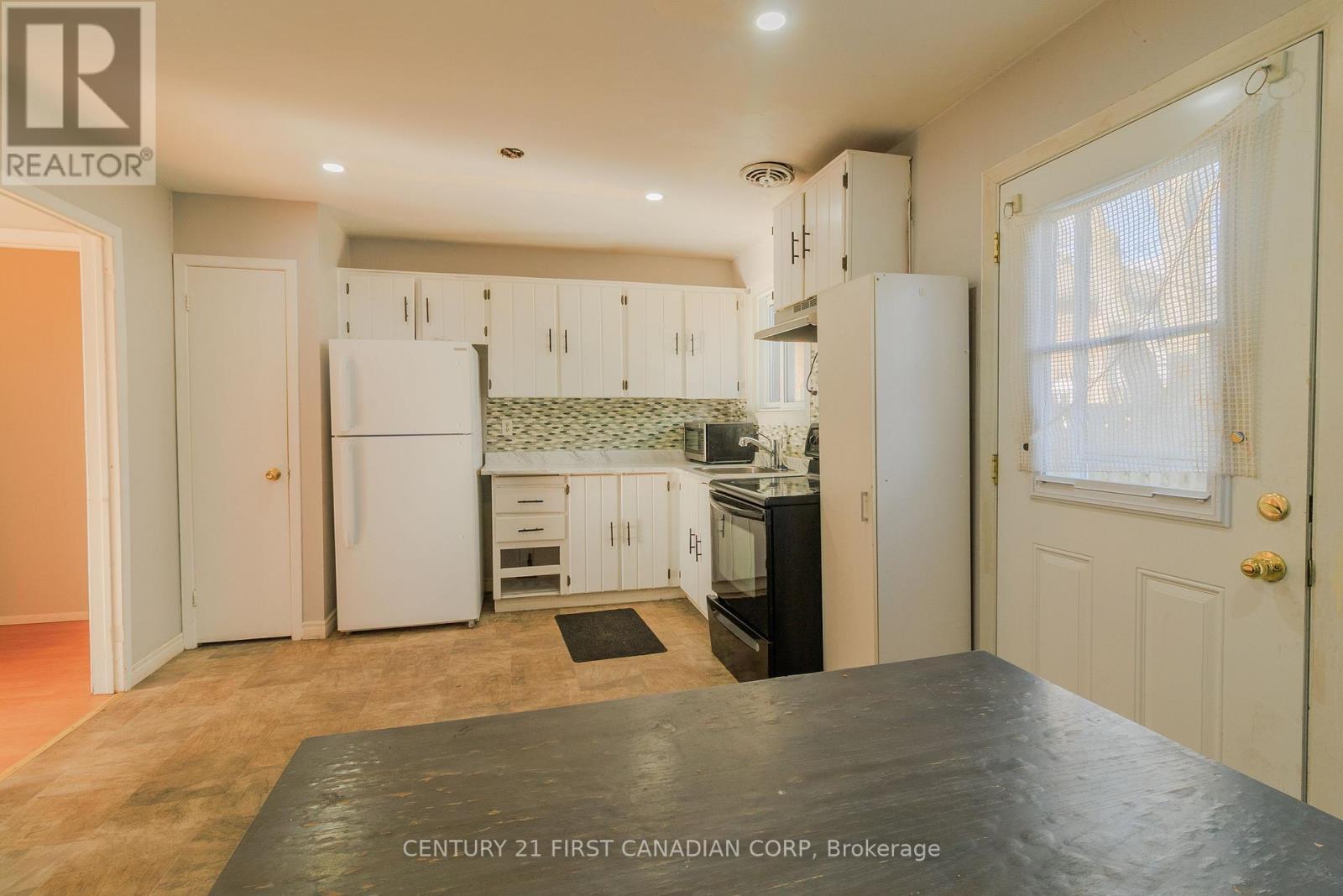 208 - 1775 Culver Drive, London East (East H), ON - Indoor Photo Showing Kitchen