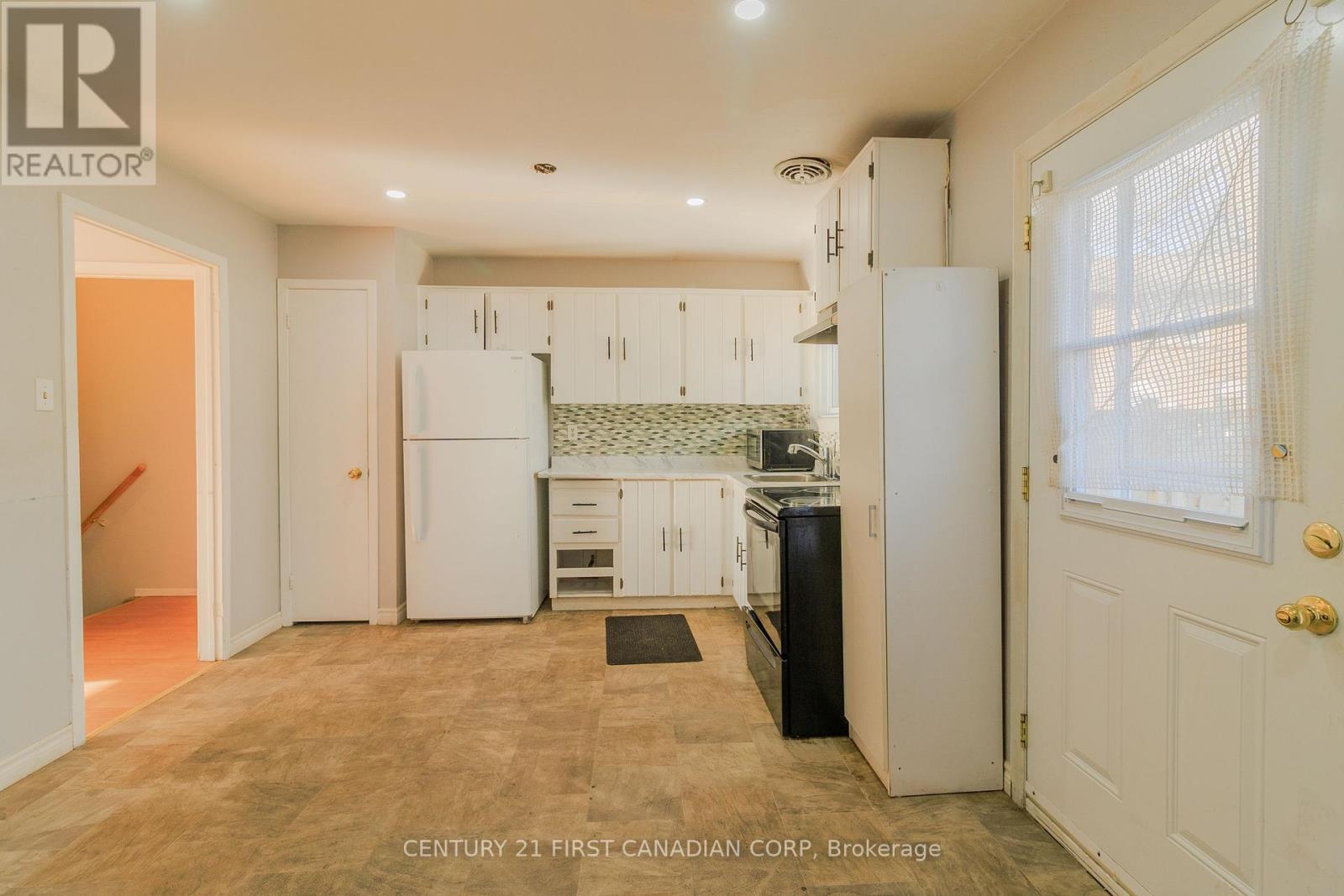 208 - 1775 Culver Drive, London East (East H), ON - Indoor Photo Showing Kitchen