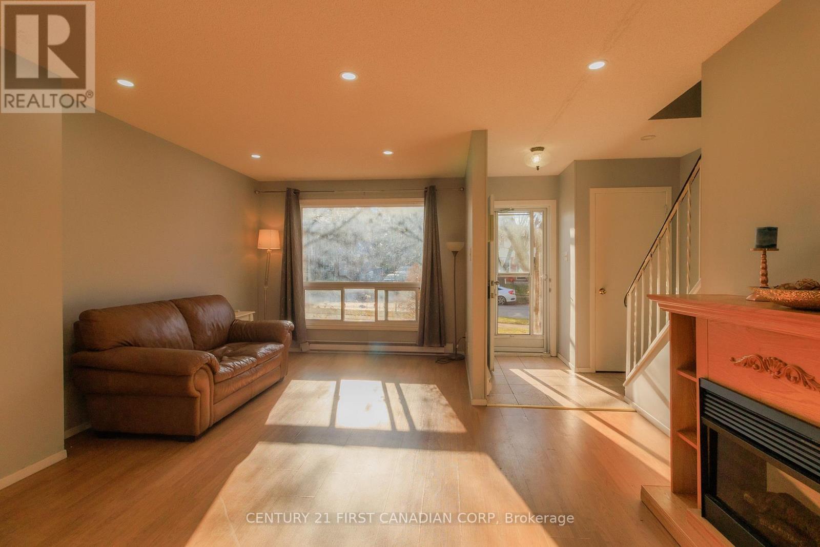 208 - 1775 Culver Drive, London East (East H), ON - Indoor Photo Showing Living Room With Fireplace