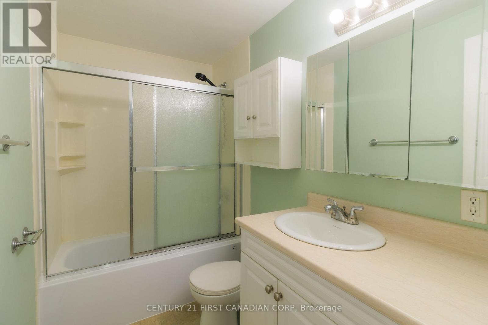 208 - 1775 Culver Drive, London East (East H), ON - Indoor Photo Showing Bathroom