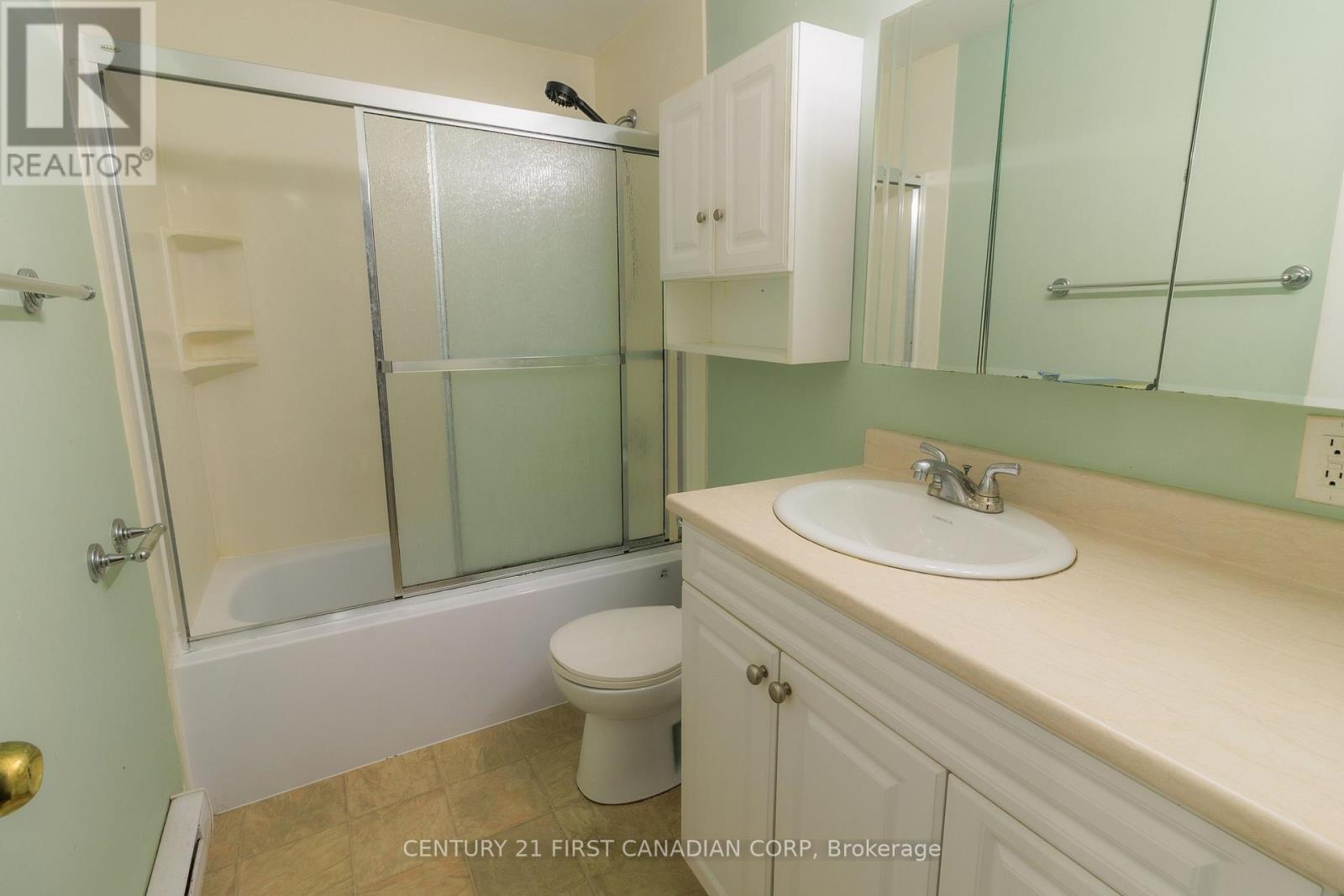 208 - 1775 Culver Drive, London East (East H), ON - Indoor Photo Showing Bathroom