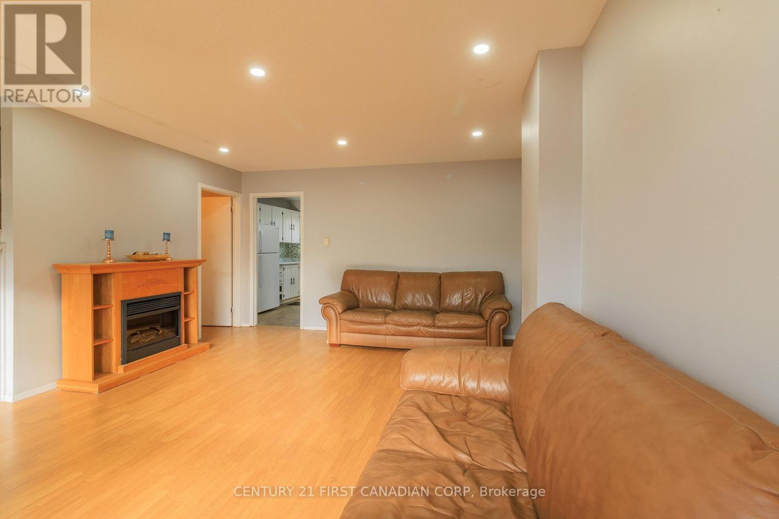 208 - 1775 Culver Drive, London East (East H), ON - Indoor Photo Showing Living Room With Fireplace